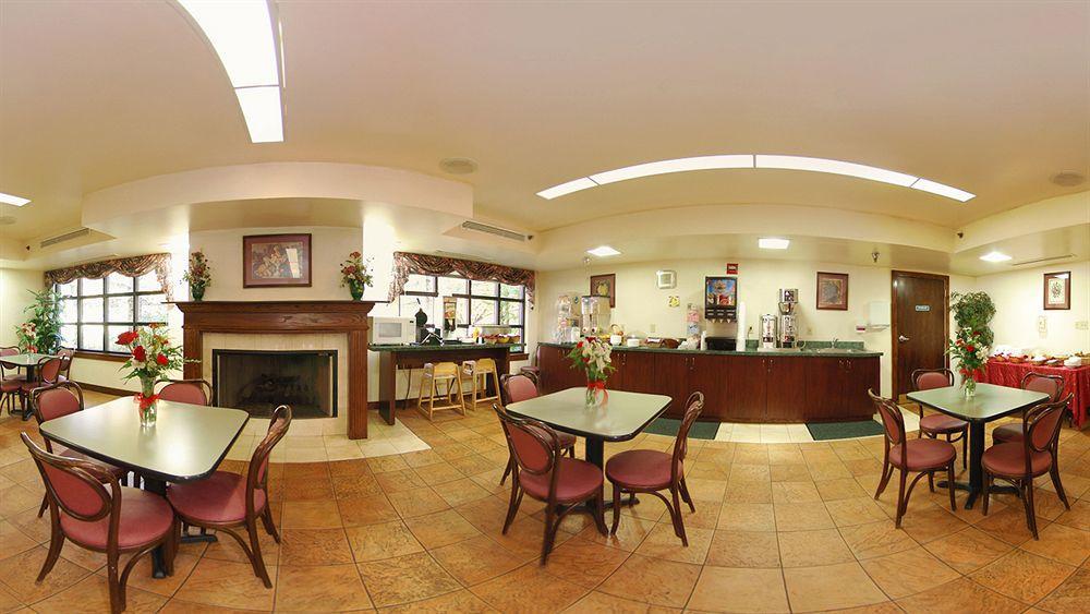 Clarion Inn & Suites Northwest Indianápolis Exterior foto