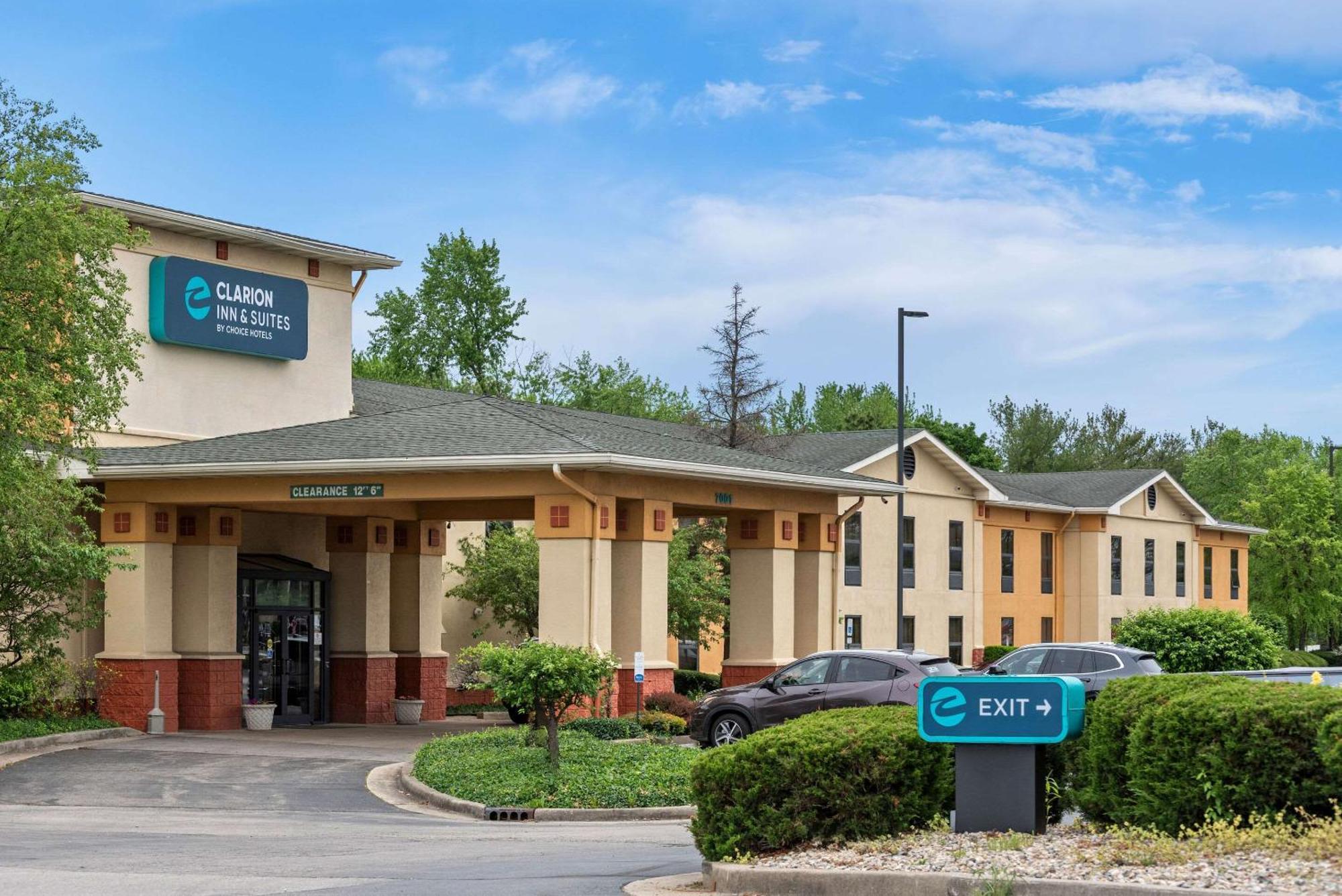 Clarion Inn & Suites Northwest Indianápolis Exterior foto