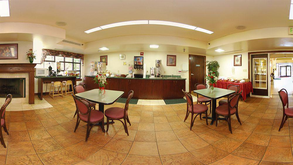 Clarion Inn & Suites Northwest Indianápolis Exterior foto